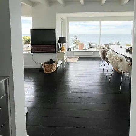 House With Sea View And Atrium Feriehus