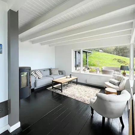 House With Sea View And Atrium *